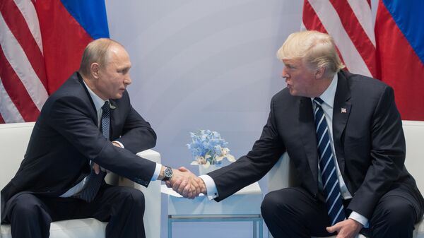 Президент России Владимир Путин и президент США Дональд Трамп. Архивное фото