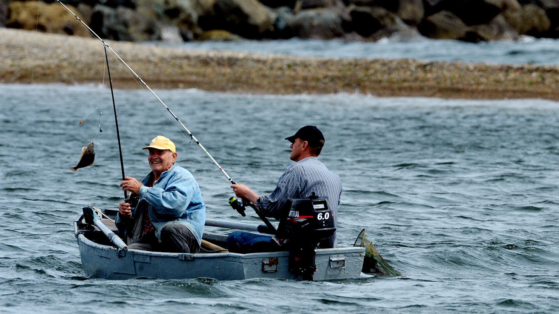 Как ловить на фидер с лодки на озере - советы рыболовам