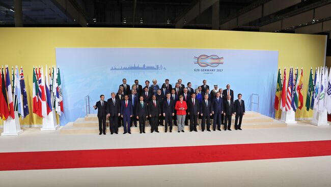 Церемонии совместного фотографирования глав делегаций государств-участников Группы двадцати G20. 7 июля 2017