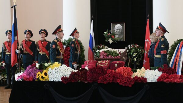Церемония прощания с писателем Даниилом Граниным в Таврическом дворце в Санкт-Петербурге. Архивное фото
