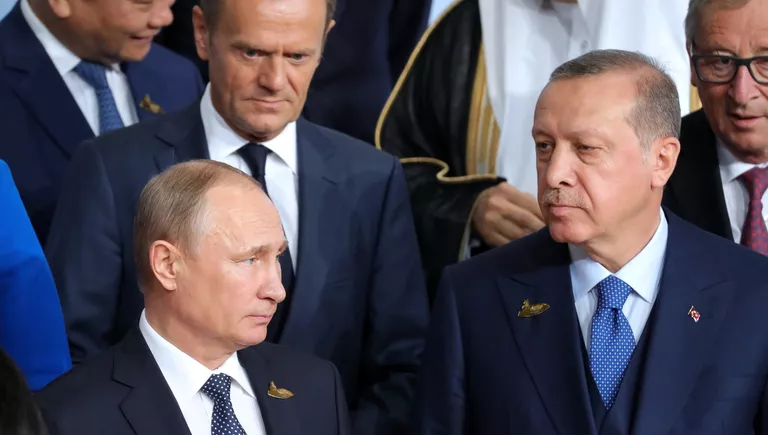Президент РФ Владимир Путин на церемонии совместного фотографирования глав делегаций государств-участников Группы двадцати G20 в Гамбурге. 7 июля 2017