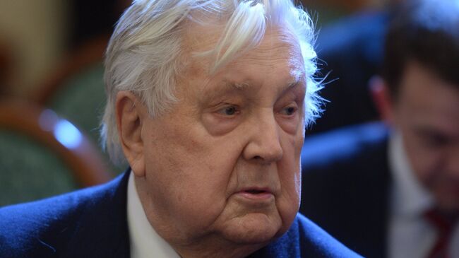 Художник Илья Глазунов  Художник Илья Глазунов