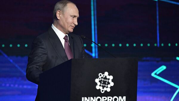 Президент РФ Владимир Путин выступает на открытии Международной промышленной выставки Иннопром. 9 июля 2017