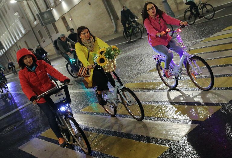 Ночной велопарад в Москве