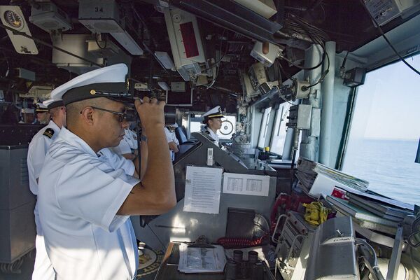 Экипаж корабля ВМС США USS Hue City. 10 июля 2017 Экипаж корабля ВМС США USS Hue City. 10 июля 2017