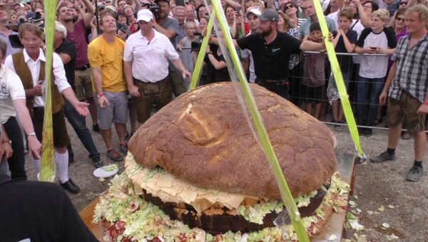Самый большой гамбургер, или Как в Германии установили новый рекорд Гиннесса