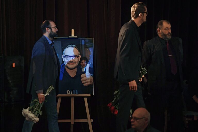 Прощание с Антоном Носиком Прощание с Антоном Носиком