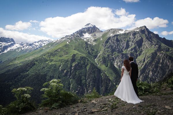 Свадьба на всесезонном горном курорте Домбай
