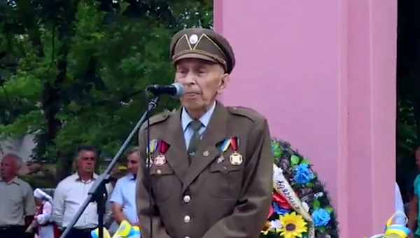 Украинский националист умер во время речи у памятника Шухевичу
