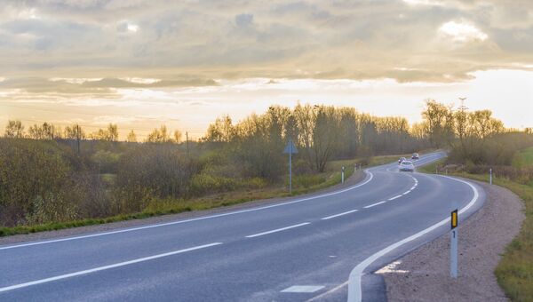 Автомобильная дорога в Латвии. Архивное фото