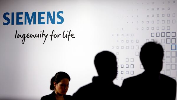 Логотип промышленного конгломерата Siemens. Архивное фото