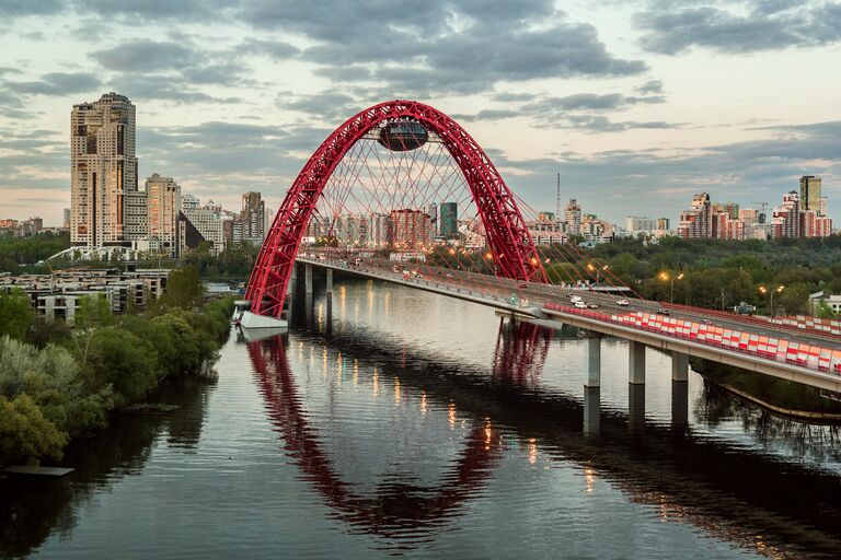 Живописный мост на северо-западе Москвы