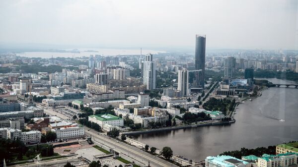 Вид на Екатеринбург со смотровой площадки бизнес-центра Высоцкий