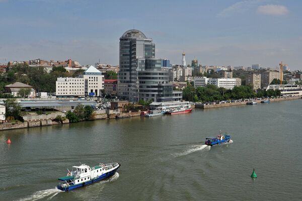 Вид на бизнес-центр Риверсайд-Дон на берегу реки Дон в городе Ростове-на-Дону