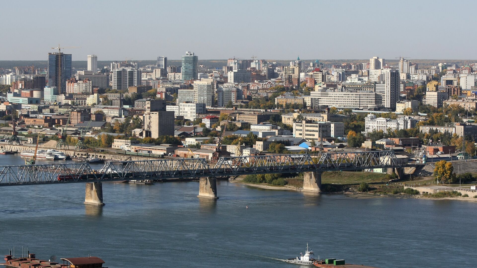 Вид на правый берег Новосибирска и первый железнодорожный мост через реку Обь - РИА Новости, 1920, 25.08.2022