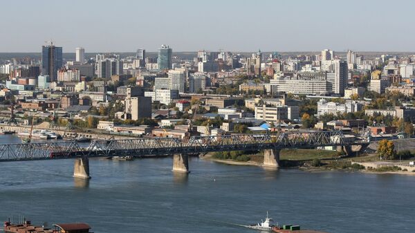 Вид на правый берег Новосибирска и первый железнодорожный мост через реку Обь