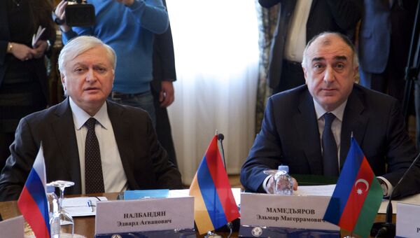 Министры иностранных дел Азербайджана и Армении Эльмар Мамедъяров и Эдвард Налбандян. Архивное фото