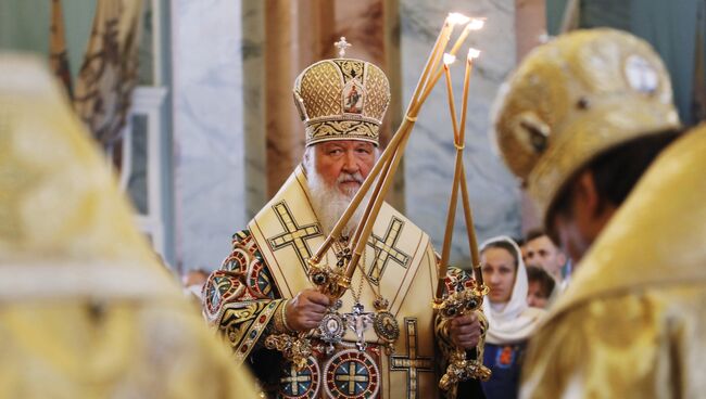 Патриарх Московский и всея Руси Кирилл проводит службу в Петропавловском соборе Санкт-Петербурга. 12 июля 2017