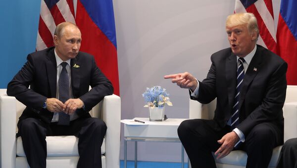Президент РФ Владимир Путин и президент США Дональд Трамп во время саммита G20 в Гамбурге. 7 июля 2017