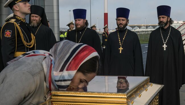 Встреча ковчега с мощами святителя Николая Чудотворца в аэропорту Пулково в Санкт-Петербурге