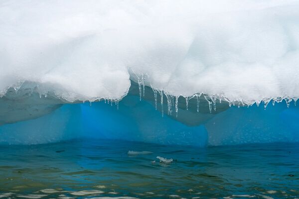 Тающий лед в Антарктиде