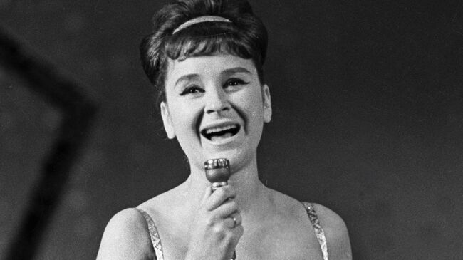 Исполнительница эстрадных песен Тамара Миансарова. Архивное фото