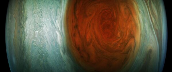 Фотография Великого красного пятна Юпитера, полученная зондом Juno 10 июля этого года