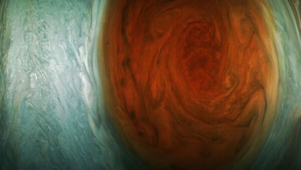 Фотография Великого красного пятна Юпитера, полученная зондом Juno 10 июля этого года