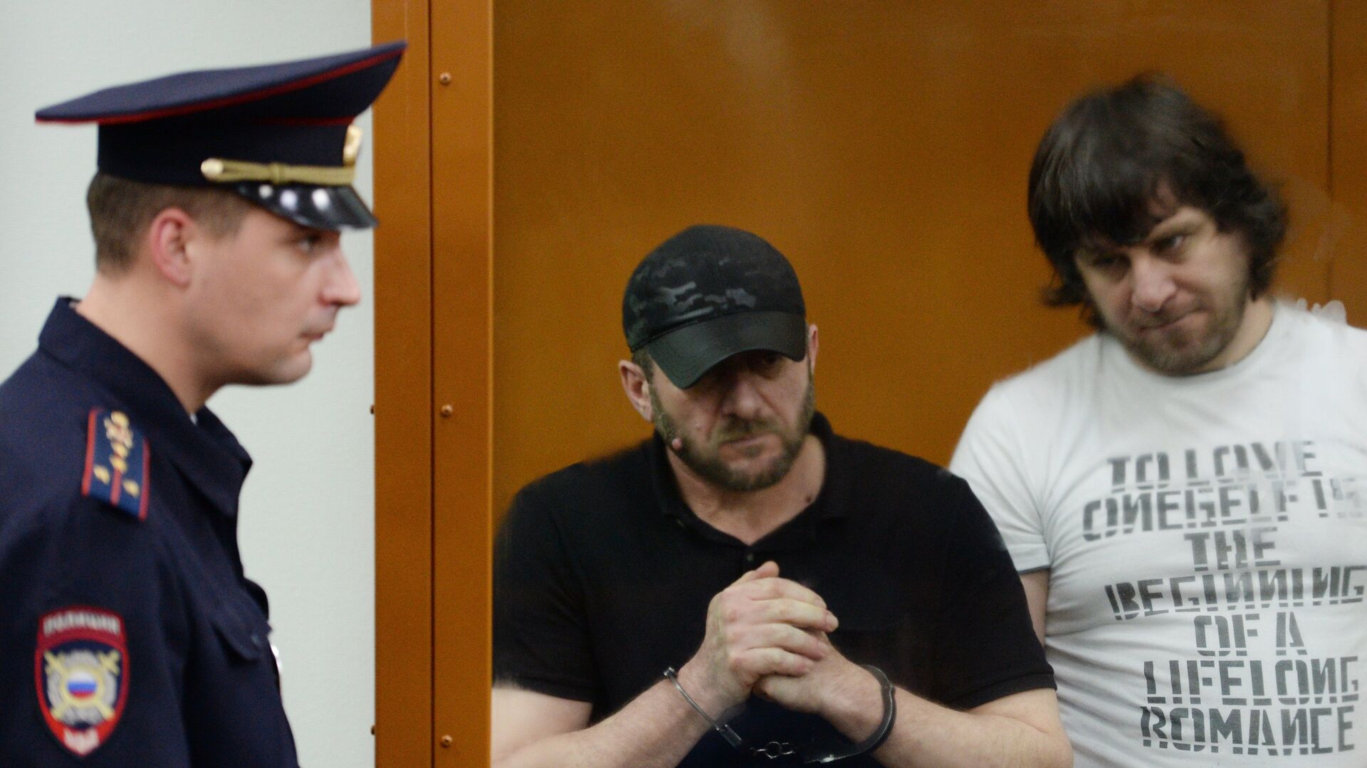 Хамзат Бахаев и Темирлан Эскерханов во время оглашения приговора Хамзат Бахаев и Темирлан Эскерханов во время оглашения приговора - РИА Новости, 1920, 19.03.2025