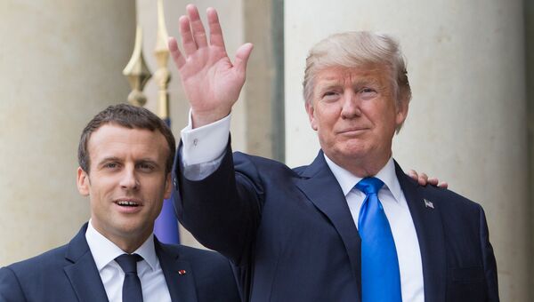Дональд Трамп и Эммануэль Макрон во время встречи в Париже. 13 июля 2017