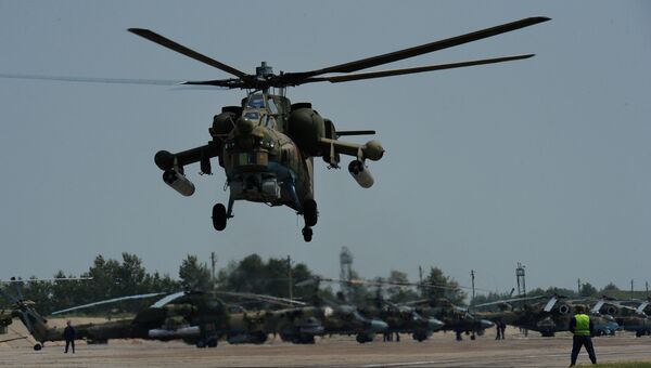 Вертолет Ми-28 во время учений отдельного вертолетного полка на аэродроме Черниговка в Приморском крае