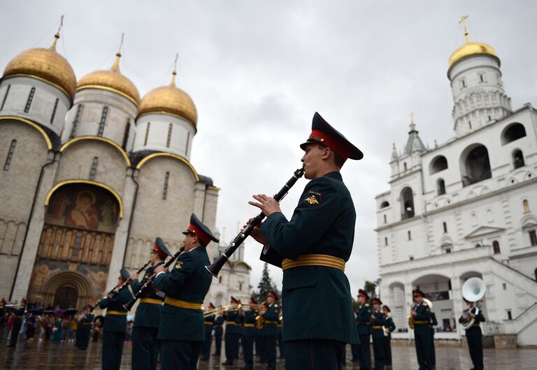 Участники фестиваля Спасская башня на репетиции в Кремле