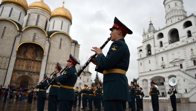 Участники фестиваля Спасская башня на репетиции в Кремле. Архивное фото