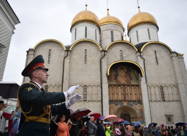 Военный дирижёр Центрального военного оркестра Министерства обороны РФ Андрей Нисенбаум во время репитиции выступления на фестивале Спасская башня в Кремле