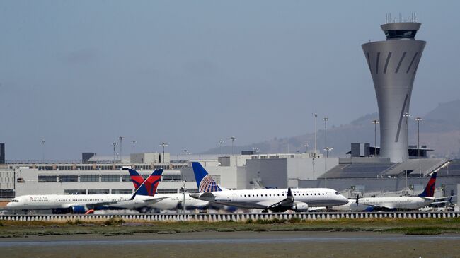 Самолеты в международном аэропорту Сан-Франциско
