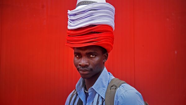 Продавец шляп во время фестиваля Сан-Фермин в Памплоне