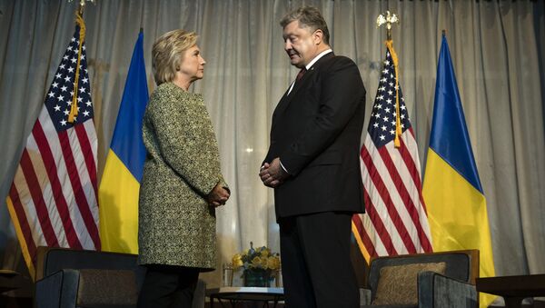 Кандидат в президенты США от Демократической партии Хиллари Клинтон и Президент Украины Петр Порошенко во время встречи в Нью-Йорке. Архивное фото