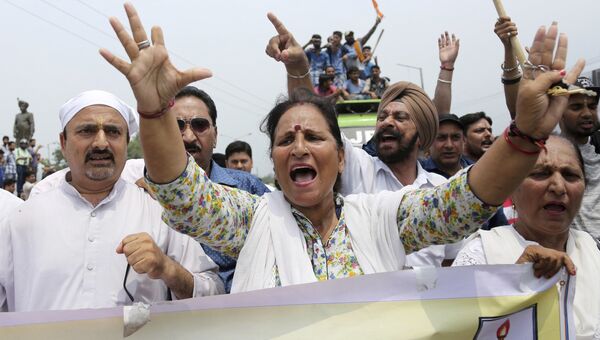 Протесты в Кашмире после убийства пилигримов