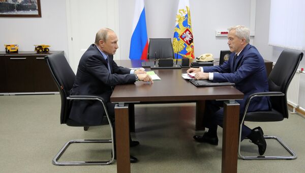 Президент РФ Владимир Путин во время встречи с губернатором Белгородской области Евгением Савченко. 14 июля 2017