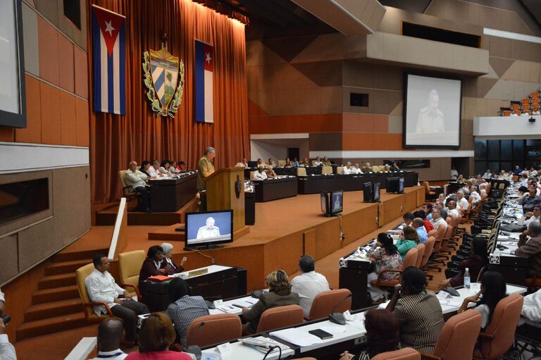 Президент Кубы Рауль Кастро на заседании Национальной ассамблеи народной власти в Гаване. 14 июля 2017 Президент Кубы Рауль Кастро на заседании Национальной ассамблеи народной власти в Гаване. 14 июля 2017