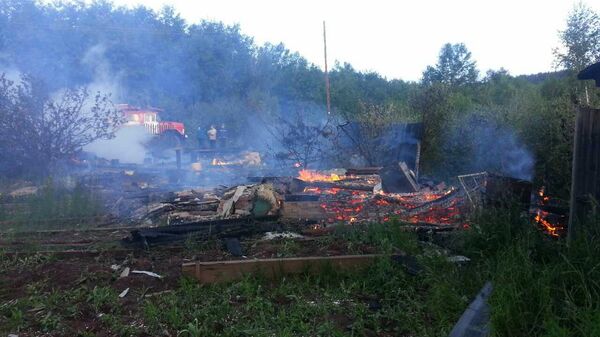 Последствия пожара в дачном доме в садоводстве Железнодорожник города Братска Иркутской области. 16 июля 2017