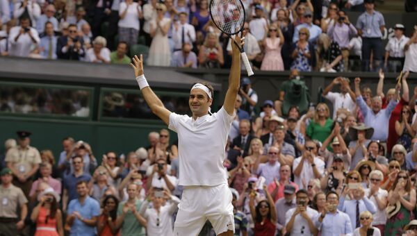 Роджер Федерер, ставший 8-кратным победителем Уимблдонского теннисного турнира