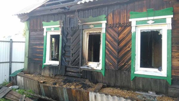 Сгоревший дом в поселке Колтубановский Оренбургской области