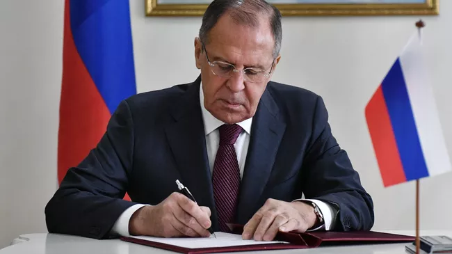 Сергей Лавров во время заседания совета министров иностранных дел ОДКБ в Минске. 17 июля 2017