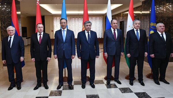 Участники заседания совета министров иностранных дел ОДКБ в Минске. 17 июля 2017