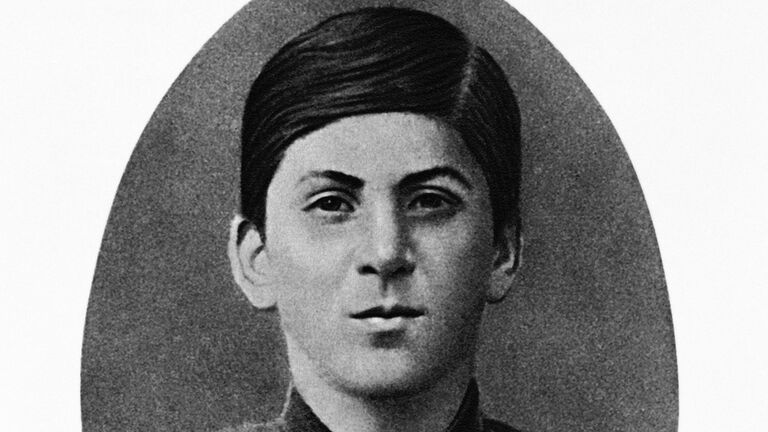 Иосиф Джугашвили в духовной семинарии. 1894 год Иосиф Джугашвили в духовной семинарии. 1894 год