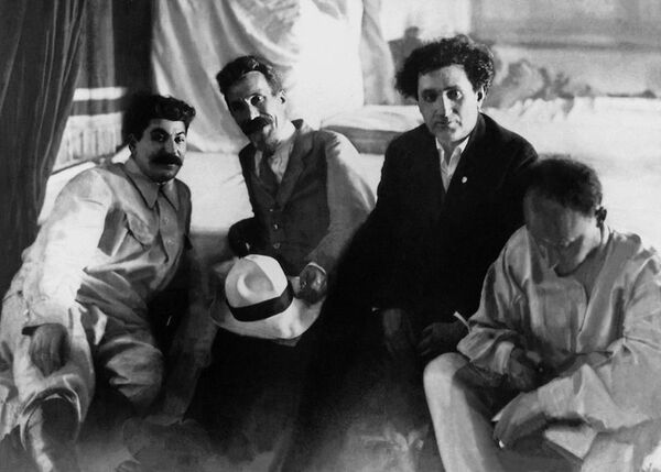 Иосиф Сталин, Алексей Рыков, Григорий Зиновьев и Николай Бухарин на XII съезде РКП(б)