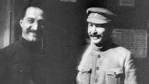 Иосиф Сталин и  Серго Орджоникидзе на XII съезде РКП(б). 1923 год