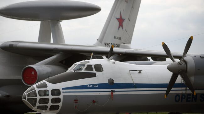 Самолет для аэрофотосъемки Ан-30