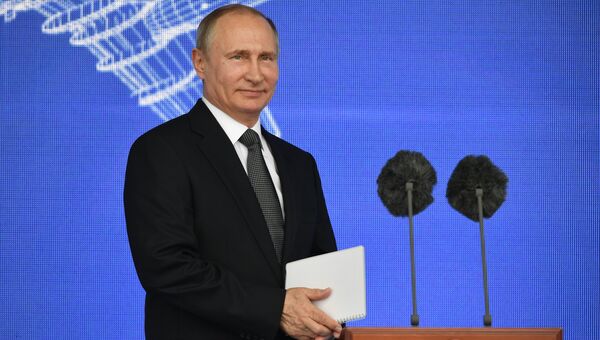 Президент РФ Владимир Путин выступает на церемонии открытия салона МАКС-2017